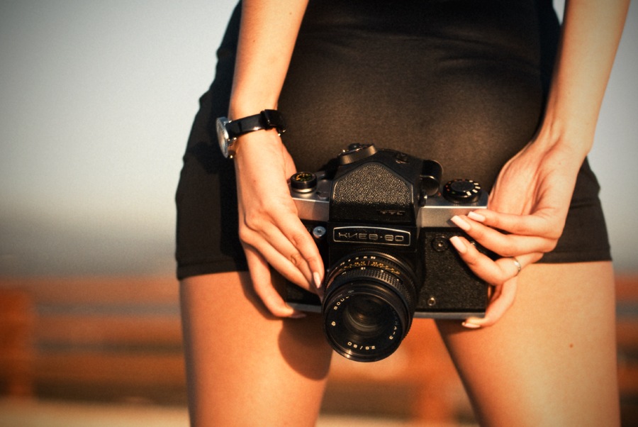 Для фотографа секс на работе с голыми моделями обычное дело 
